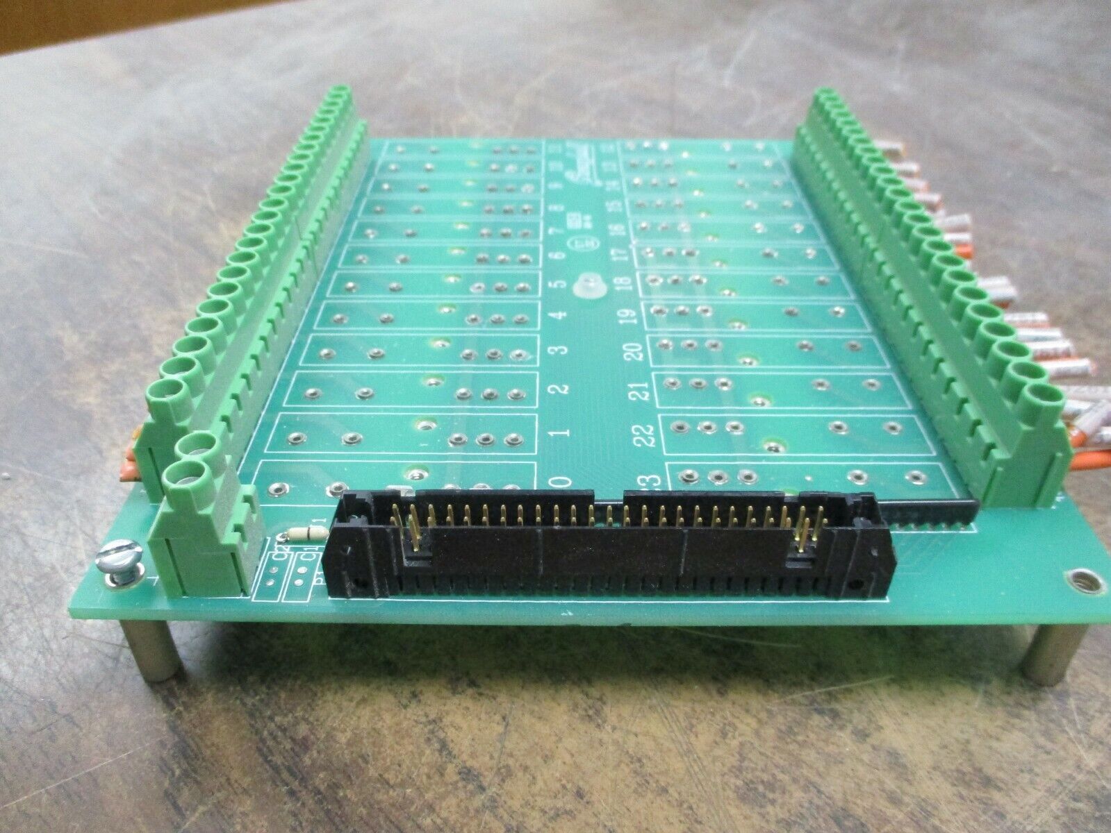 Grayhill I/O Rack 70GRCQ24-HL 24-Channel Used