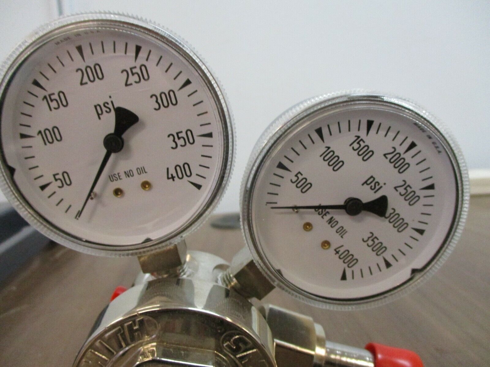 Smith Silverline Regulator 113 3000PSI Used