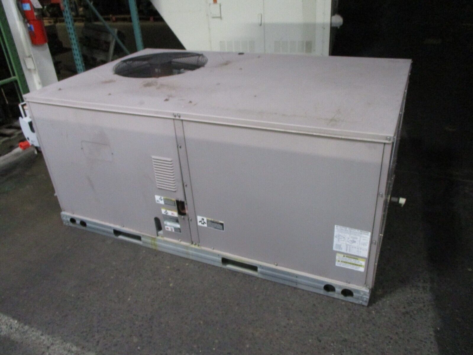 Carrier 48TFRooftop Unit 48TFE006---611-- 5 Ton 460V 3Ph Medium Heat Option Used