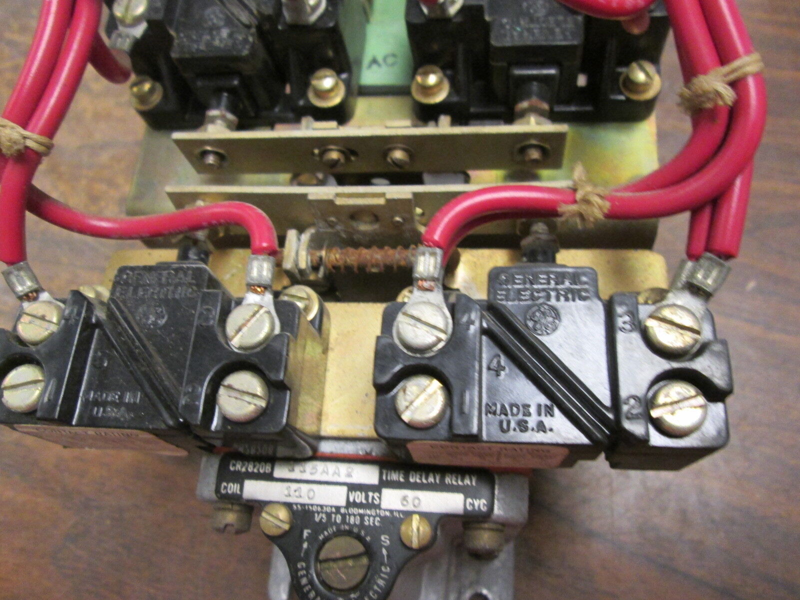 GE Time Delay Relay CR2820B115AA2 110V Coil 60Hz Delay: 1/5-180sec Used