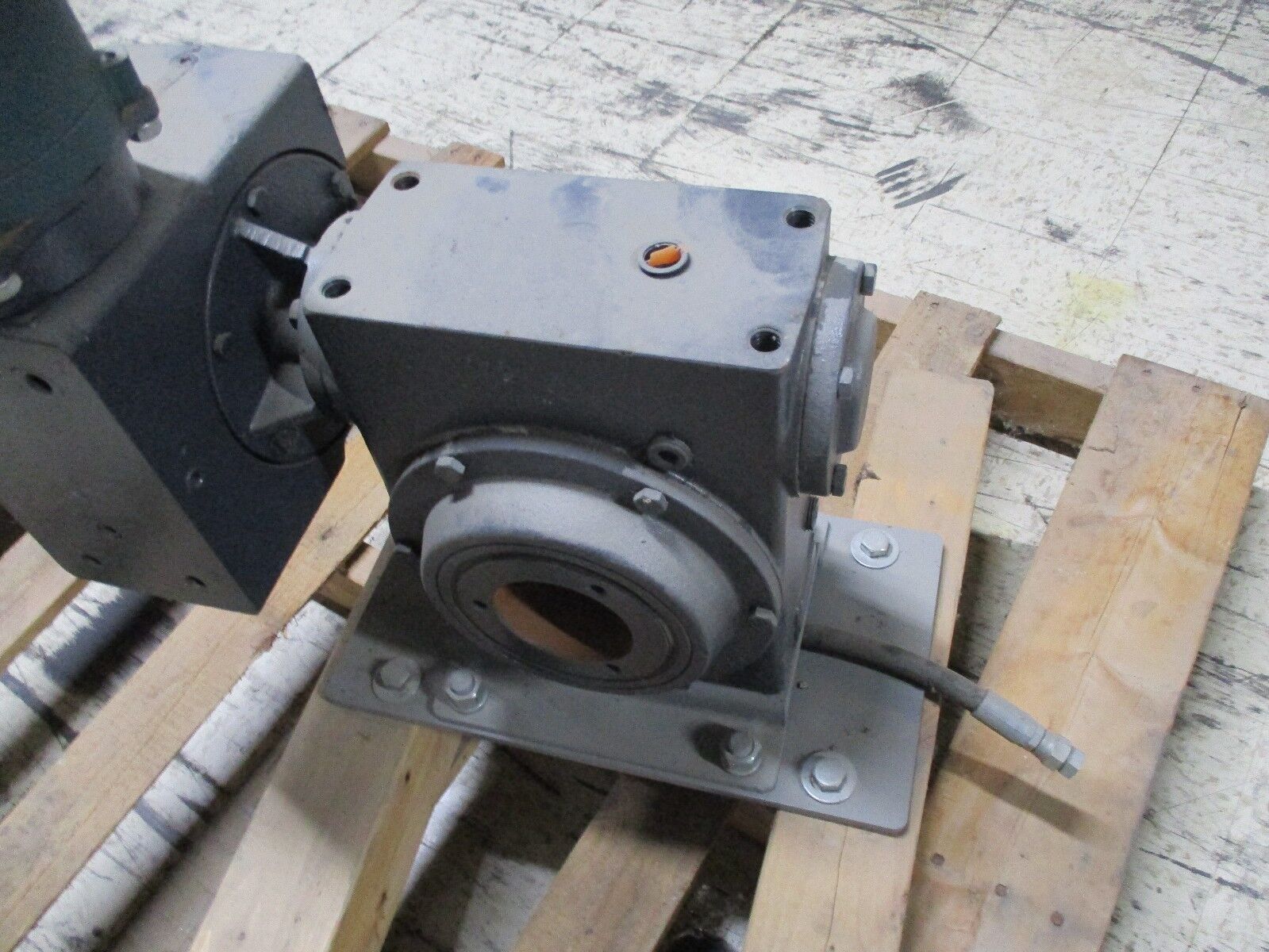 Hub City Worm Gear Reducer w/ Motor 0220-81874 Model 4505 Ratio: 2400/1 Used