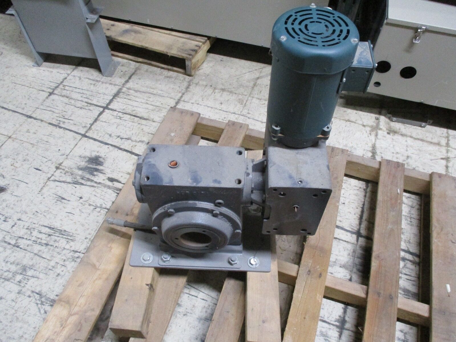 Hub City Worm Gear Reducer w/ Motor 0220-81874 Model 4505 Ratio: 2400/1 Used