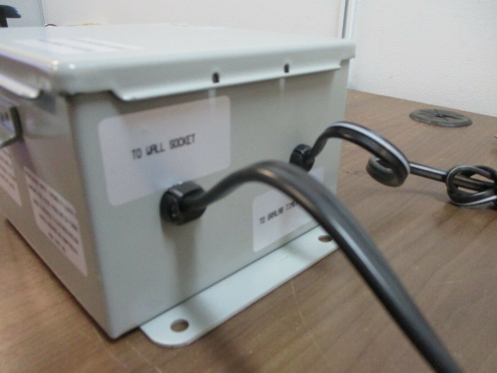 Dimco-Gray Enclosed Contactor 700-420 120V 60Hz 12A Used