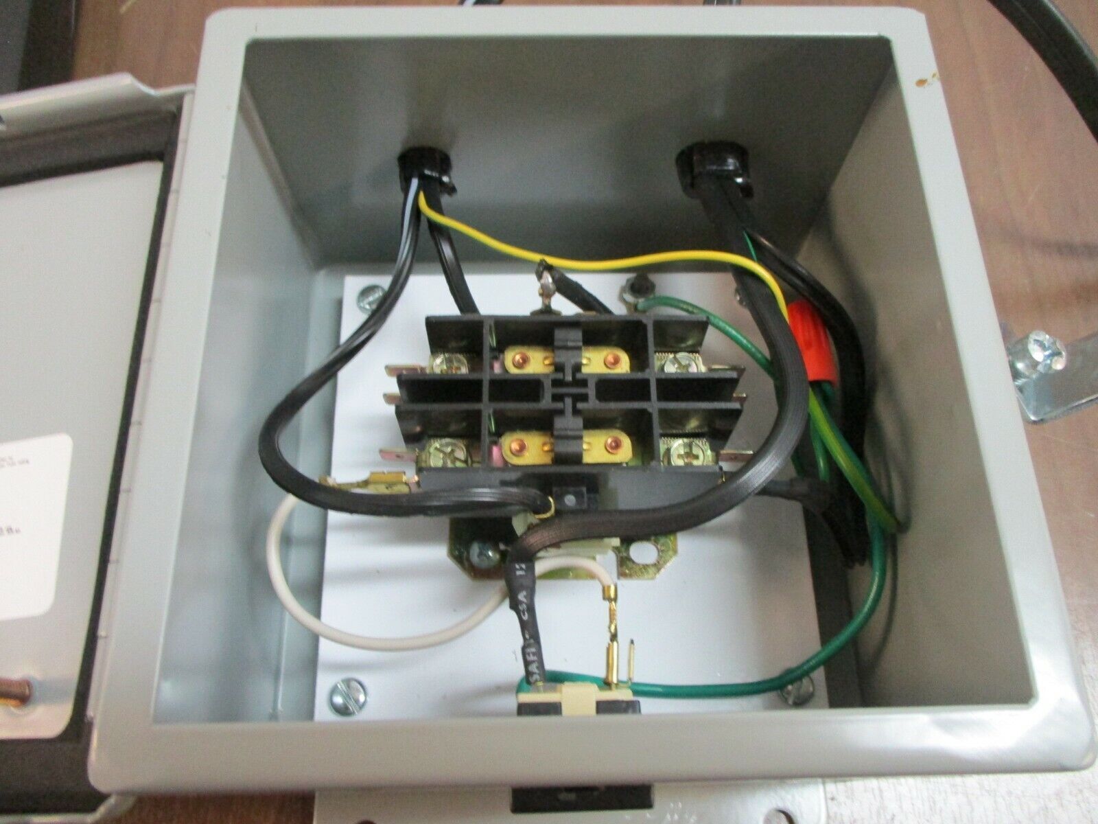 Dimco-Gray Enclosed Contactor 700-420 120V 60Hz 12A Used