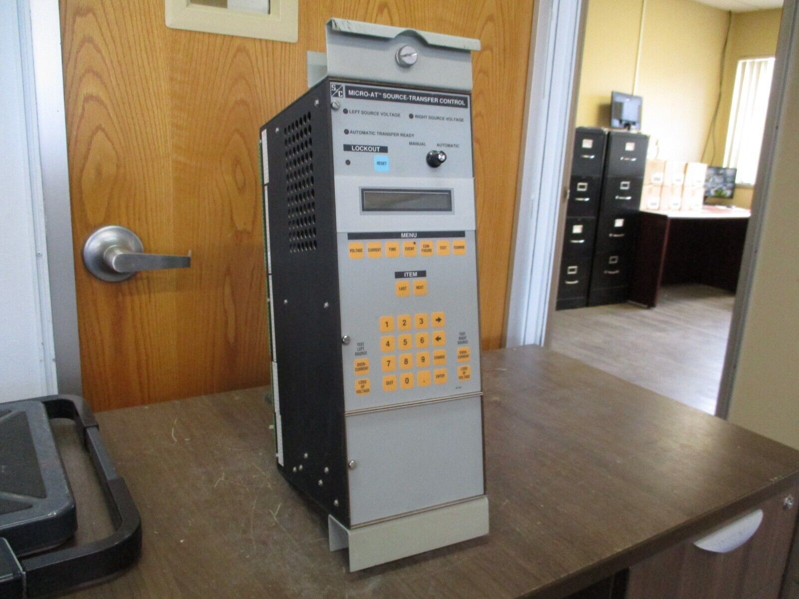 S&C Micro-AT Source-Transfer Control 39050-V4Y4 Used