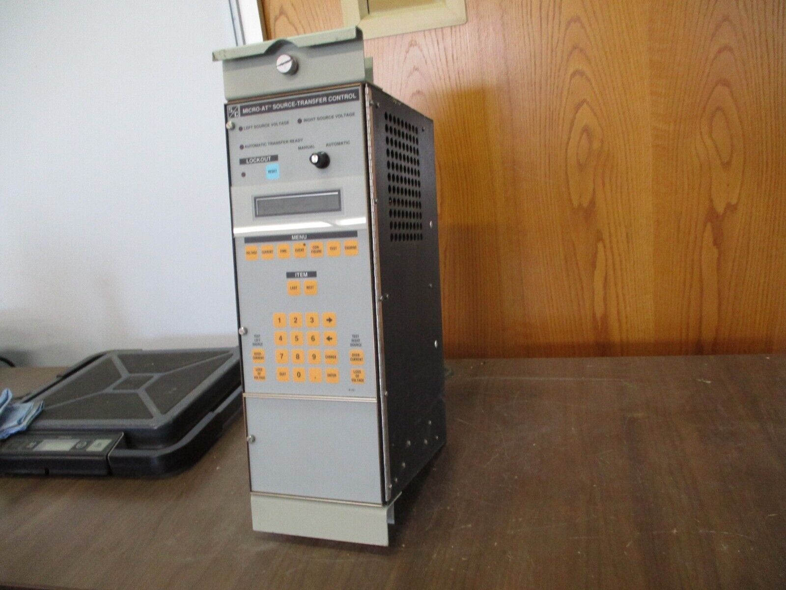 S&C Micro-AT Source-Transfer Control 39050-V4Y4 Used