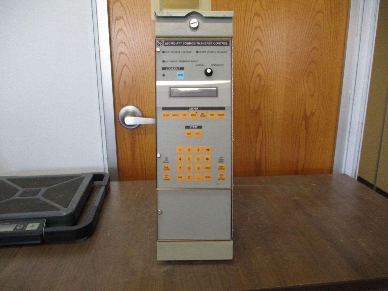 S&C Micro-AT Source-Transfer Control 39050-V4Y4 Used