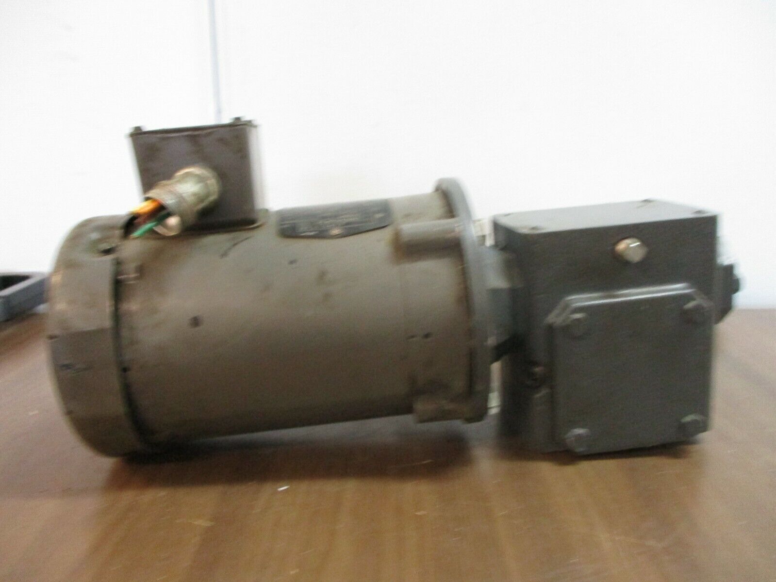 Baldor Gear Motor VM3542 3/4HP 208-230/460V 3.2-3/1.5A 1800RPM 60Hz 3Ph Used