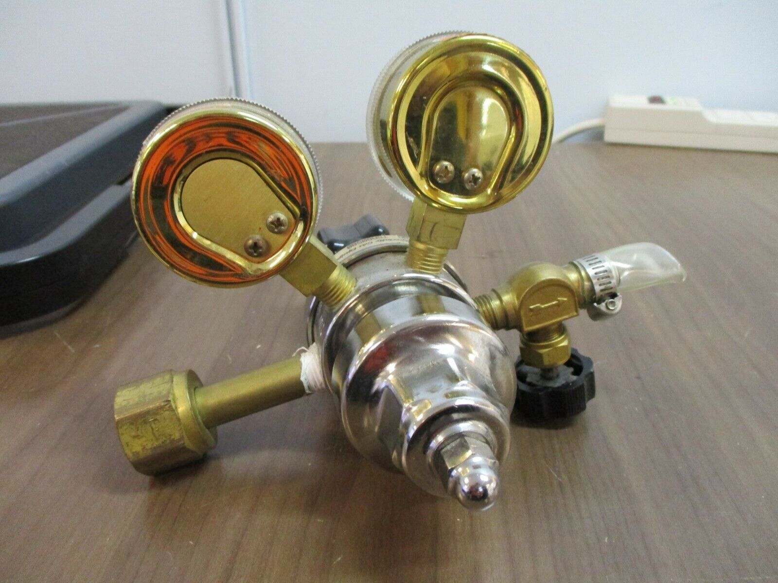 Advanced Specialty Gas Equipment Gas Regulator TSA80580 3000PSI Used