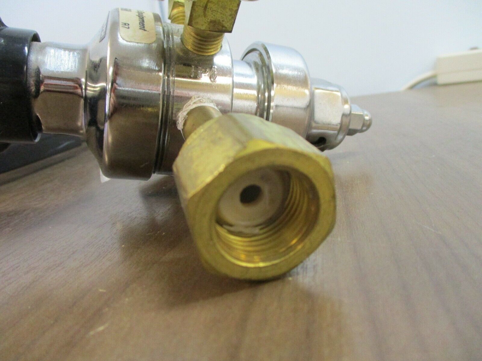 Advanced Specialty Gas Equipment Gas Regulator TSA80580 3000PSI Used