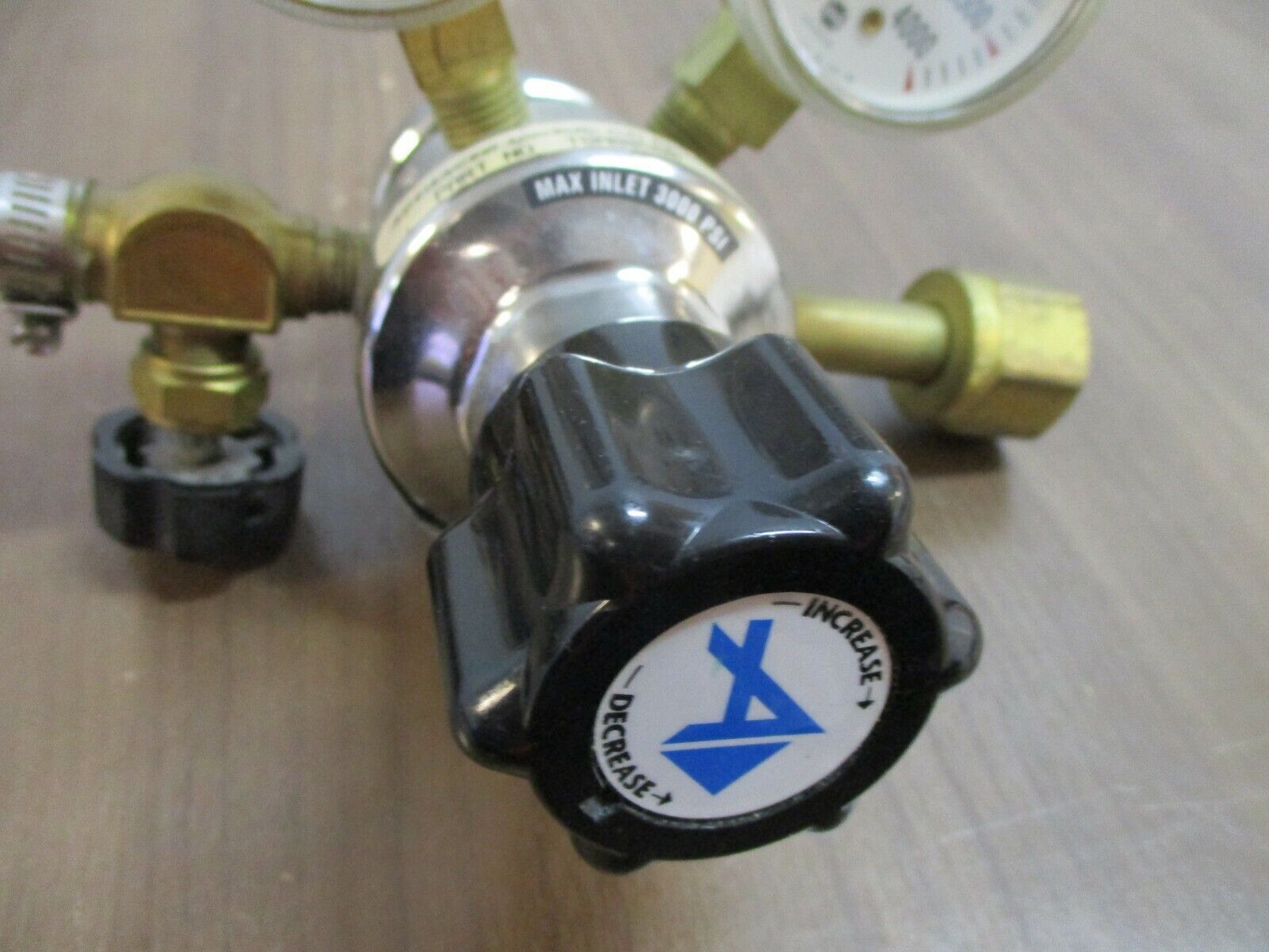 Advanced Specialty Gas Equipment Gas Regulator TSA80580 3000PSI Used