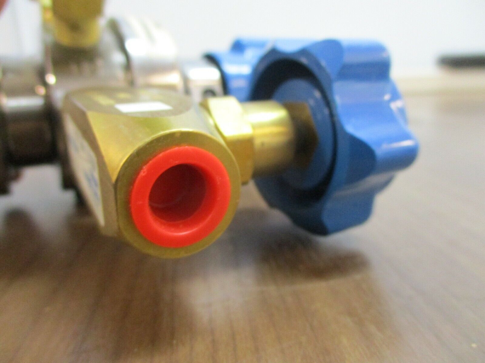 Advanced Specialty Gas Regulator Gas Regulator UPE3150320 3000PSI Used