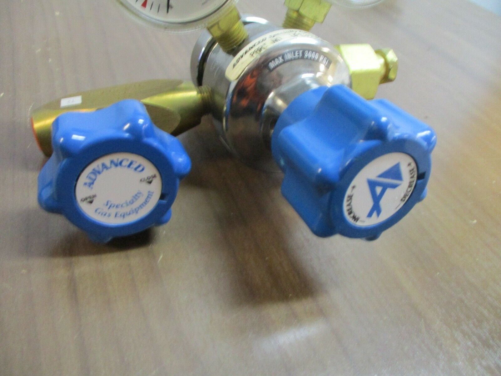 Advanced Specialty Gas Regulator Gas Regulator UPE3150320 3000PSI Used