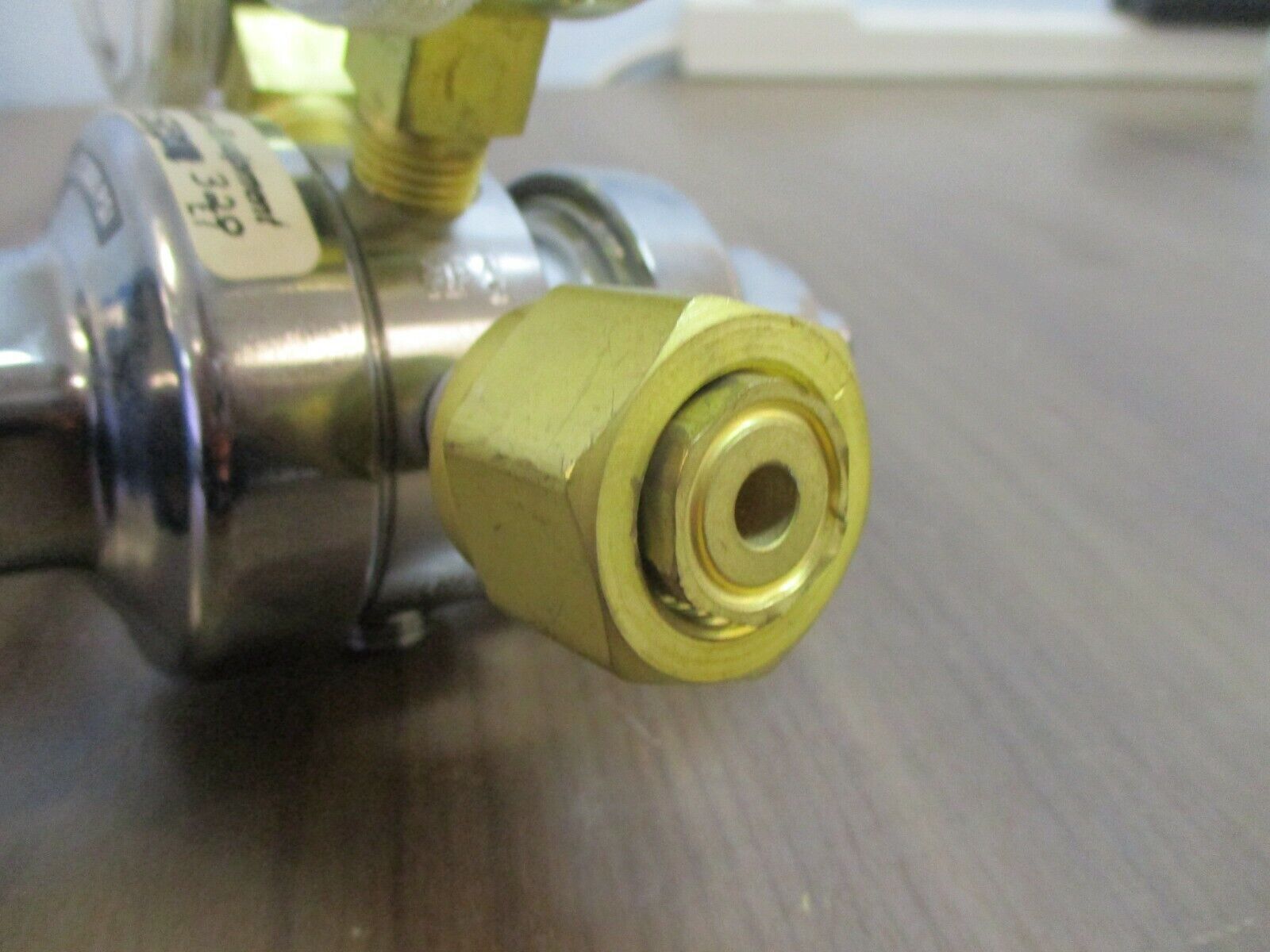 Advanced Specialty Gas Regulator Gas Regulator UPE3150320 3000PSI Used