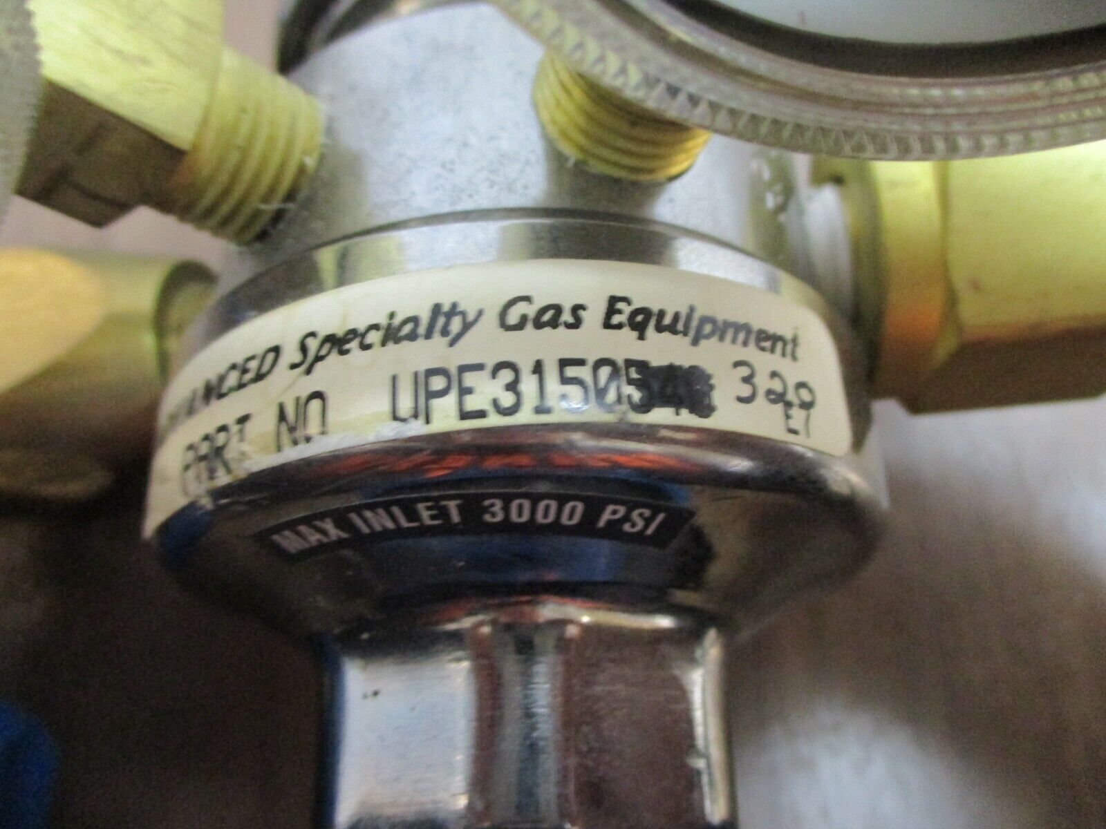 Advanced Specialty Gas Regulator Gas Regulator UPE3150320 3000PSI Used