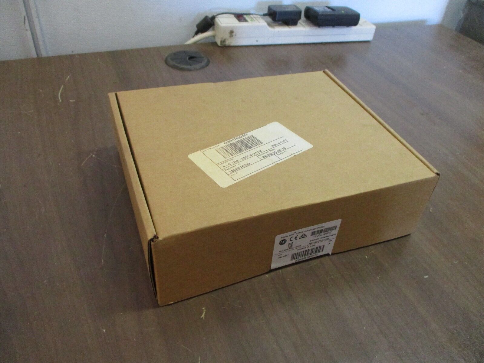 Allen-Bradley Stratix 2000 5-Port Unmanaged Switch 1783-US5T Ser. A New Surplus