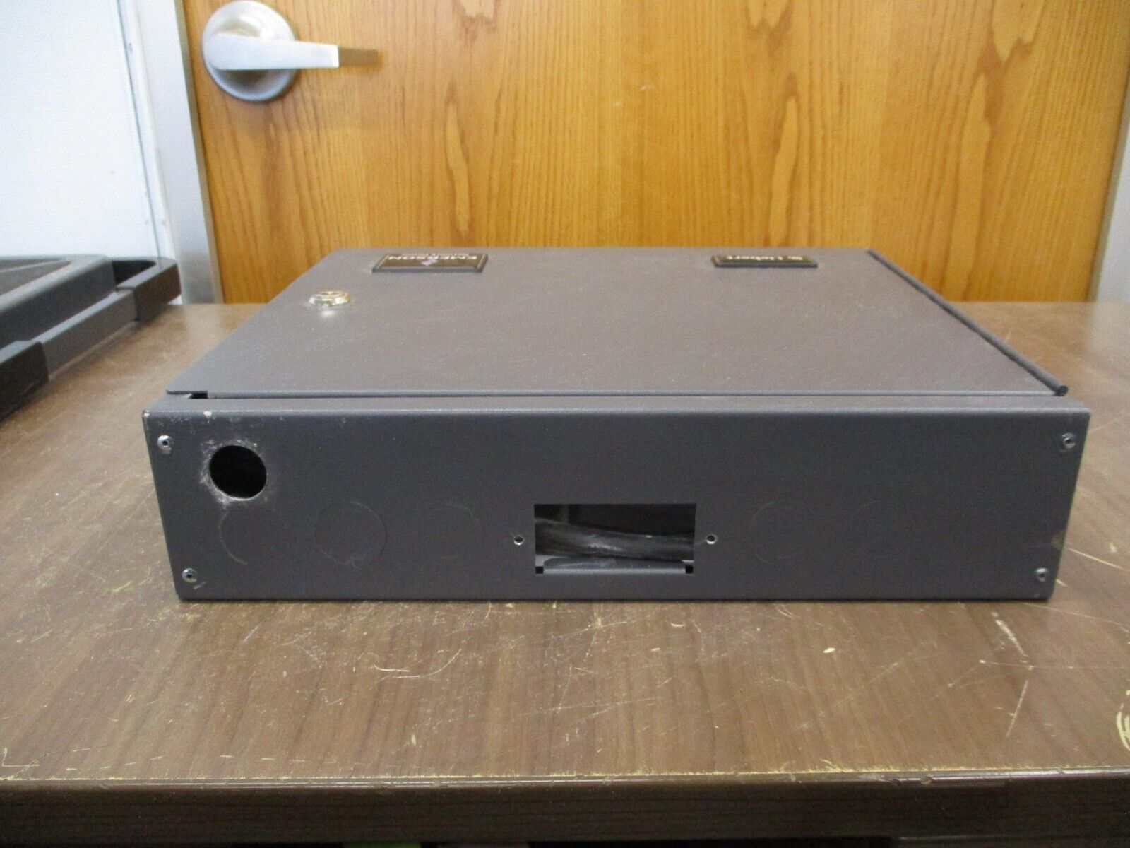 Emerson Liebert Network Switch VNSA8 Rev. 4 8-Port *No Key* Used