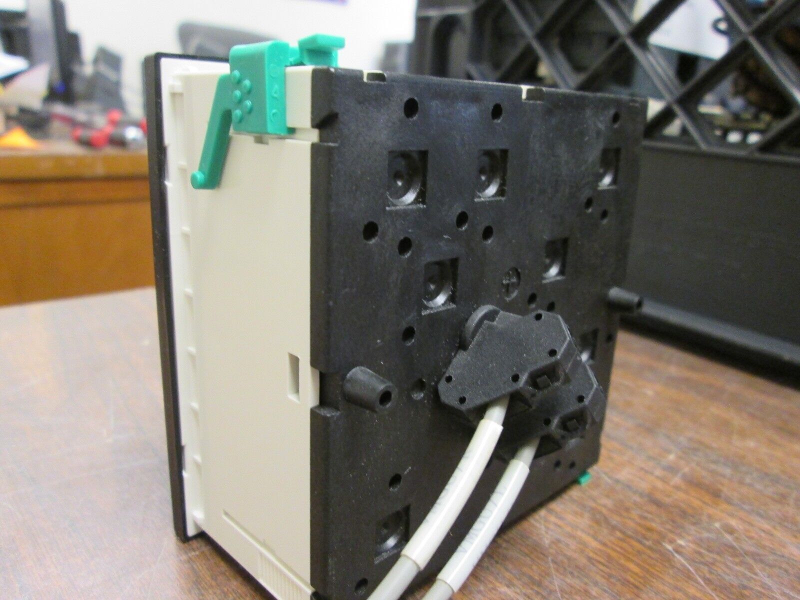 Circutor 90 Degree Volt Meter EC96/600VAC Input: 0-600VAC Scale: 0-600VAC Used