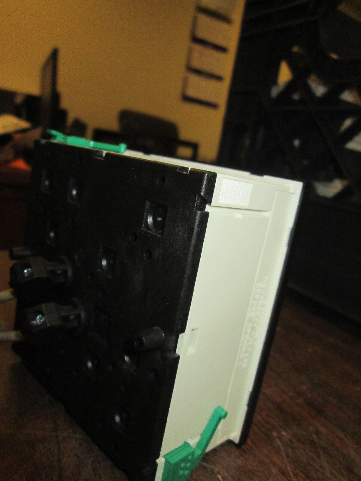 Circutor 90 Degree Volt Meter EC96/600VAC Input: 0-600VAC Scale: 0-600VAC Used