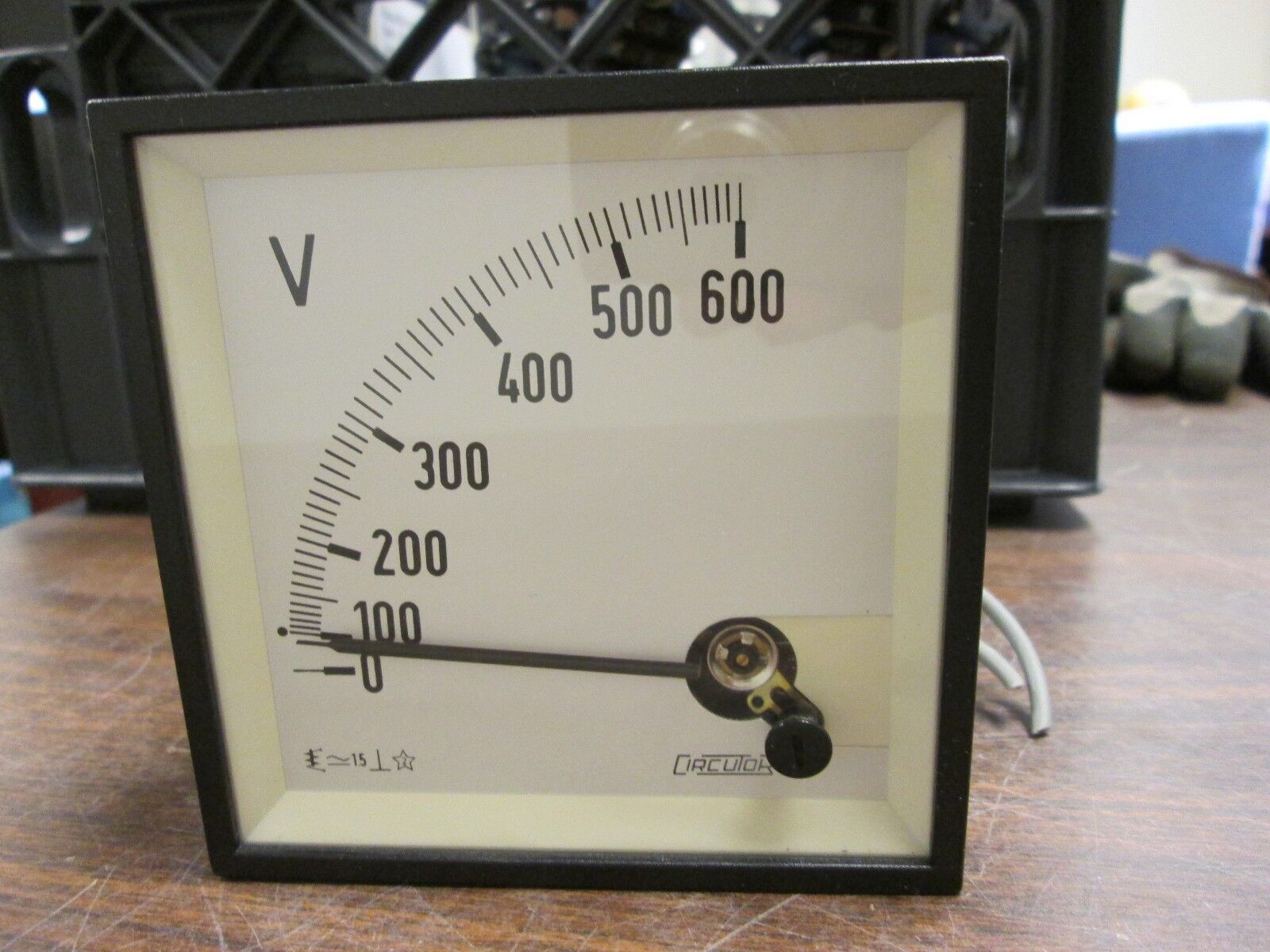 Circutor 90 Degree Volt Meter EC96/600VAC Input: 0-600VAC Scale: 0-600VAC Used
