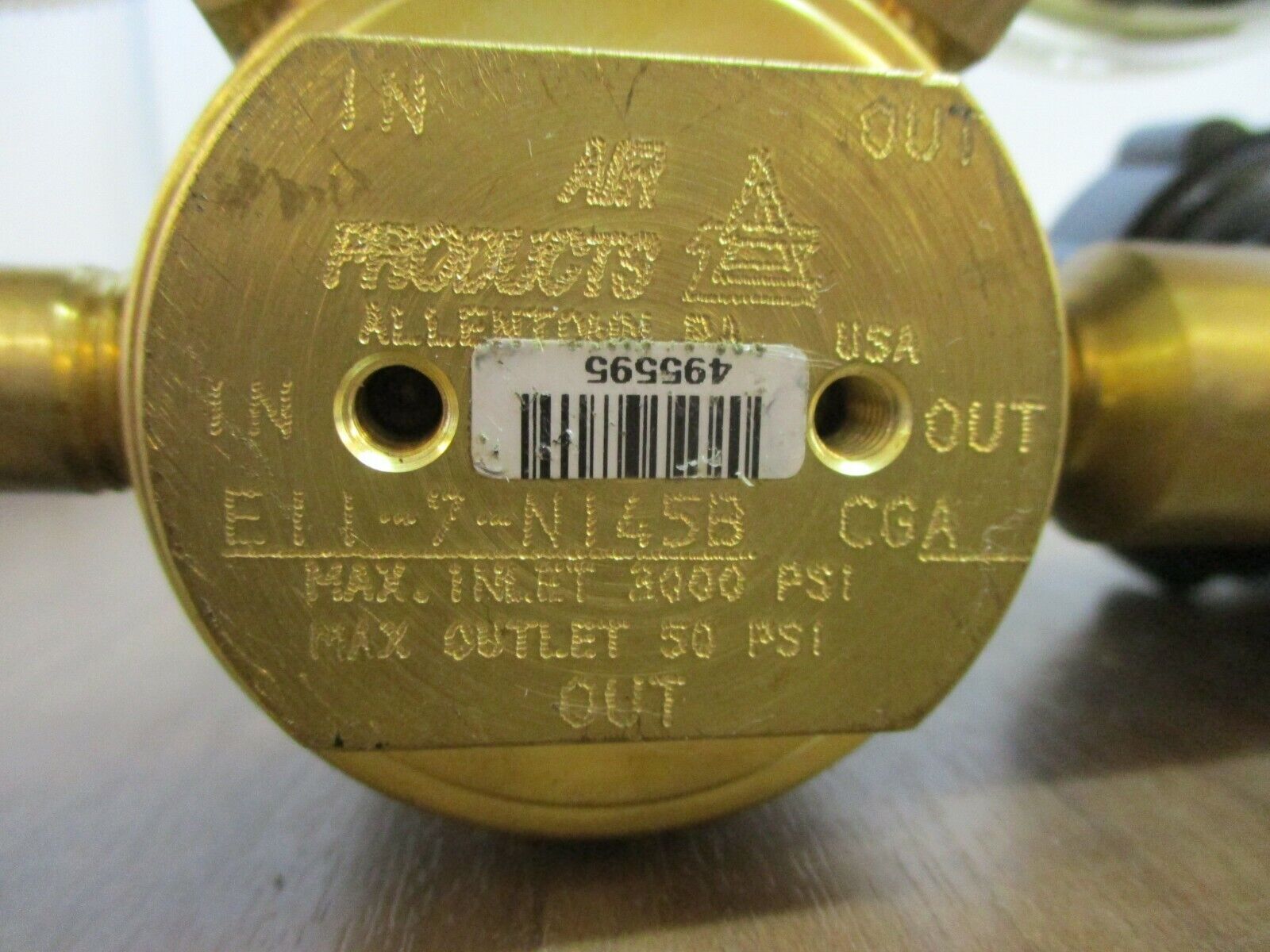 Air Products Regulator E11-7-N145B Inlet: 3000PSI Outlet: 50PSI Used