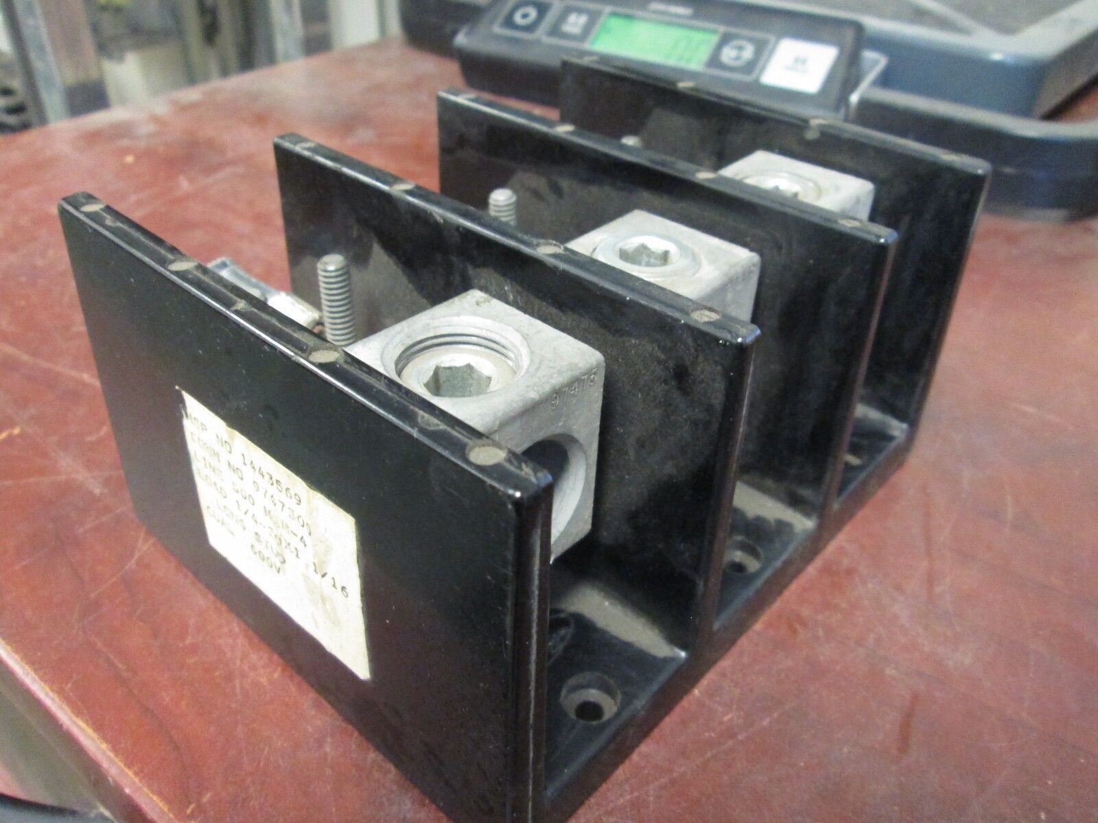 Marathon Power Distribution Block 1443569 Line 500MCM Load(2) 1/4" Stud 3P Used