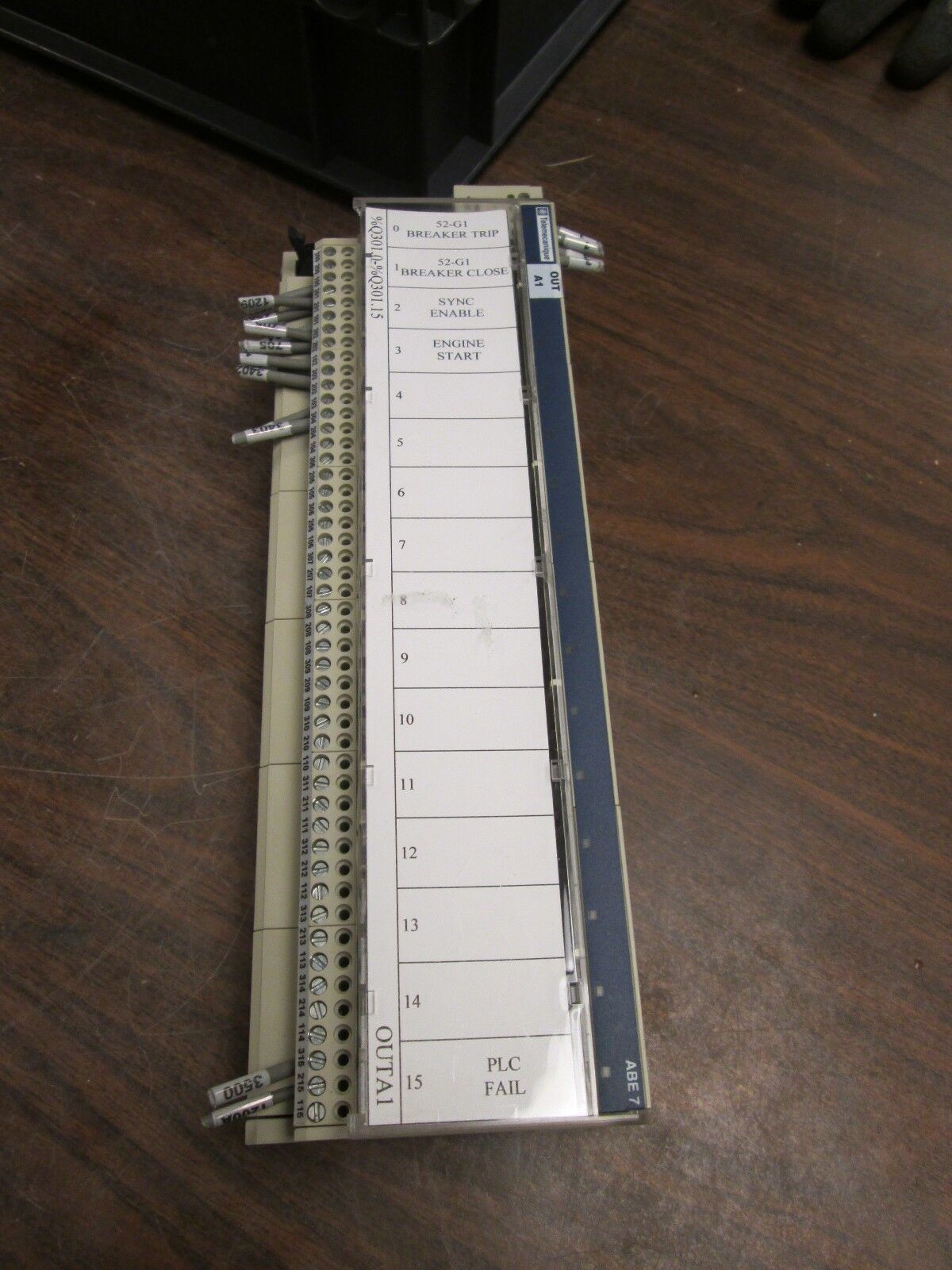 Telemecanique Sub-Base w/ Plug-In EM Relay ABE7-R16T330 16-Channel 19-30VDC Used