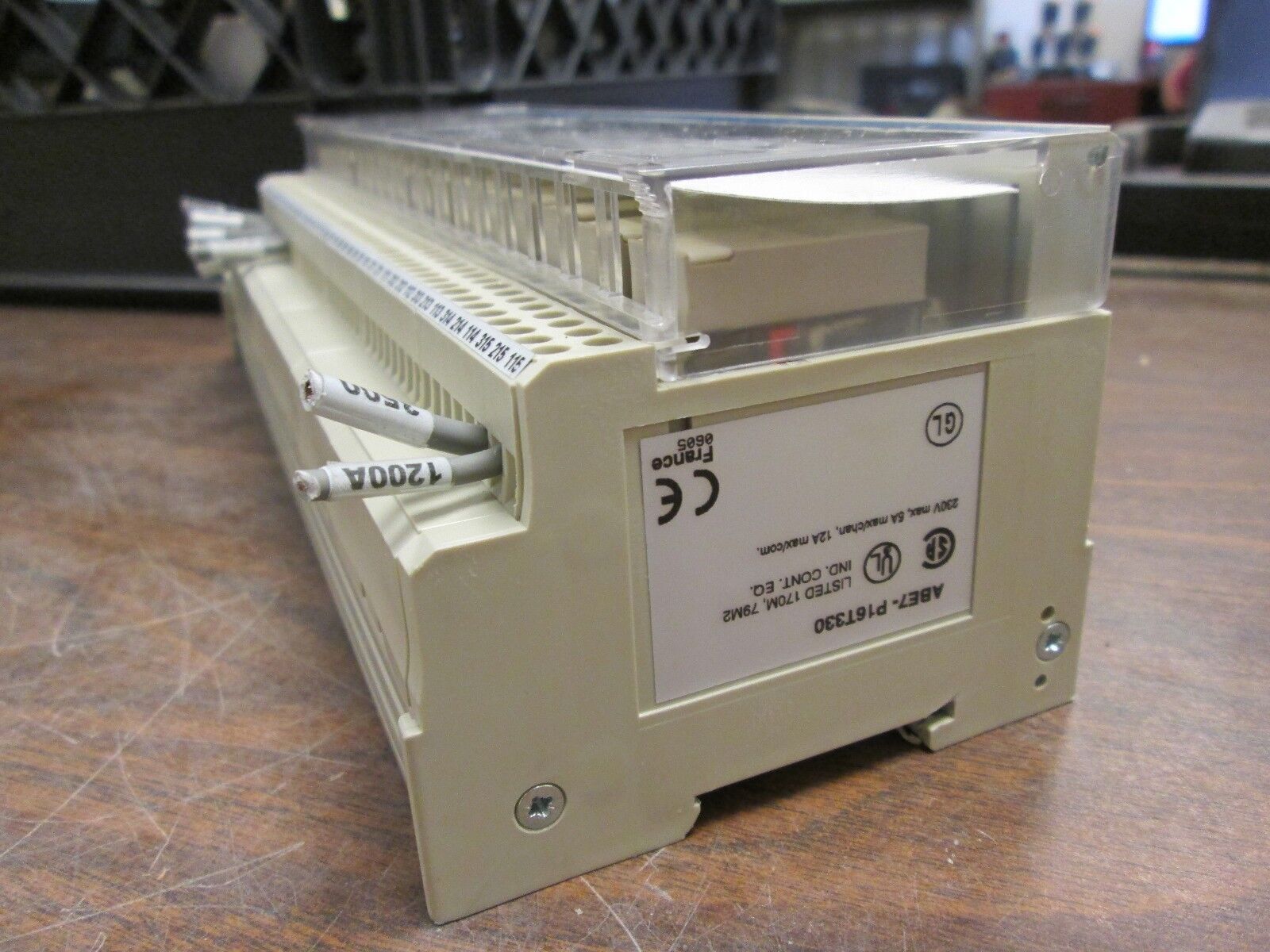 Telemecanique Sub-Base w/ Plug-In EM Relay ABE7-R16T330 16-Channel 19-30VDC Used