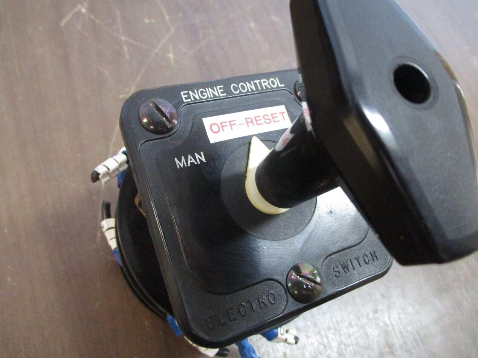 Electroswitch Series 24 Engine Control Rotary Switch 24202B Manual / Off / Auto