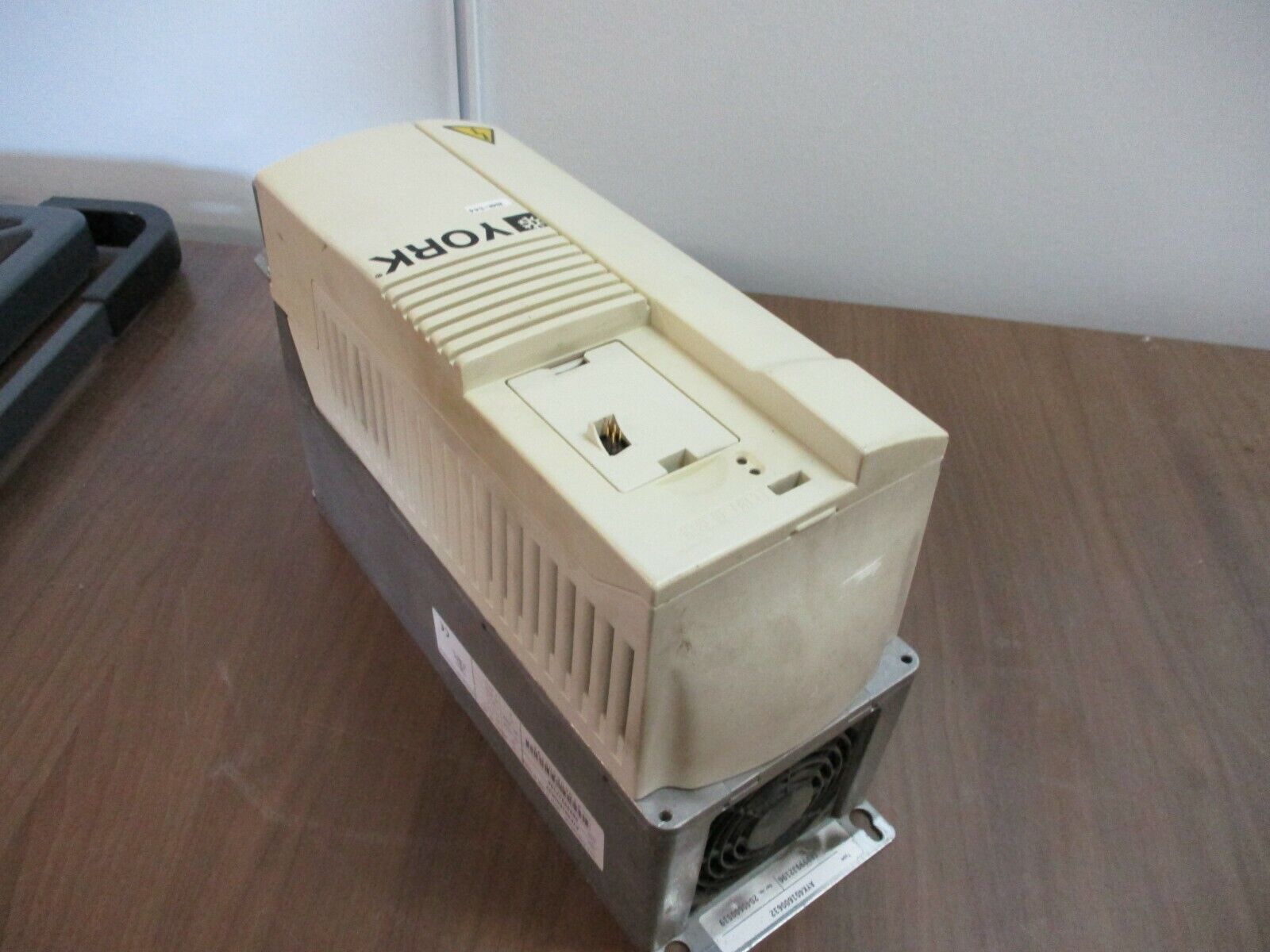 York AC Drive AYK401600632 5HP 3Ph *No Keypad* Used