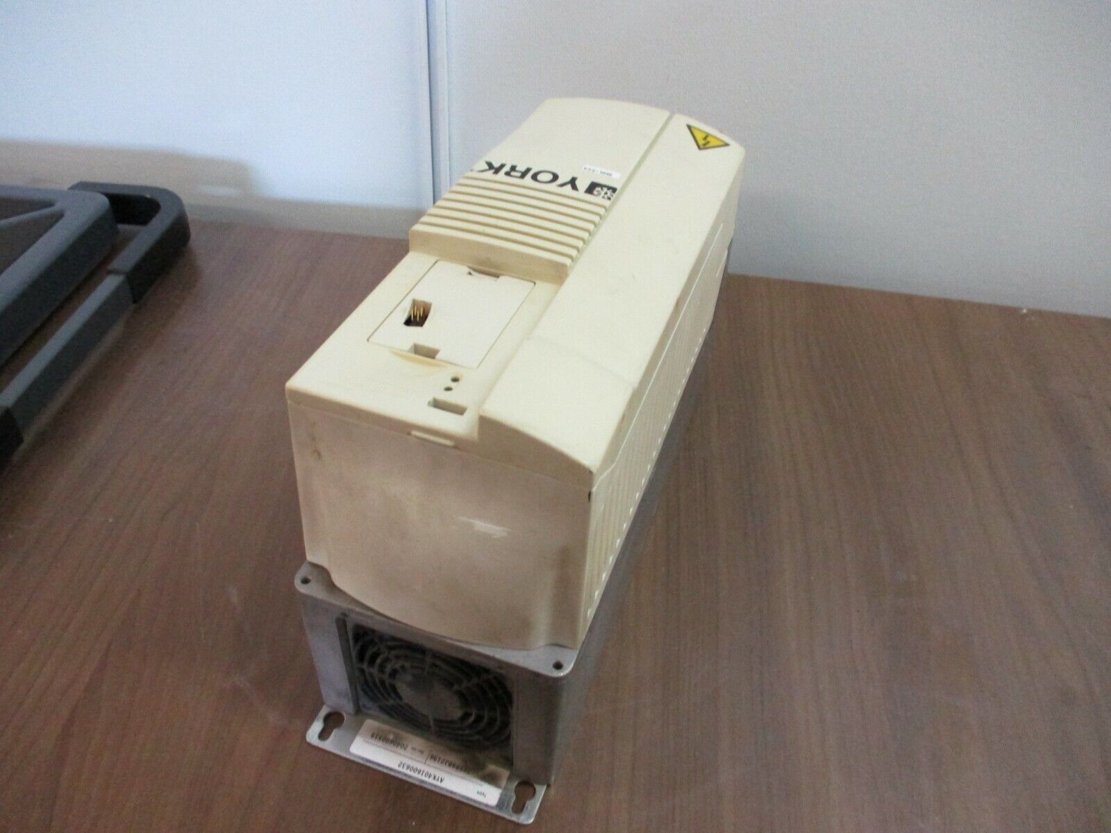 York AC Drive AYK401600632 5HP 3Ph *No Keypad* Used