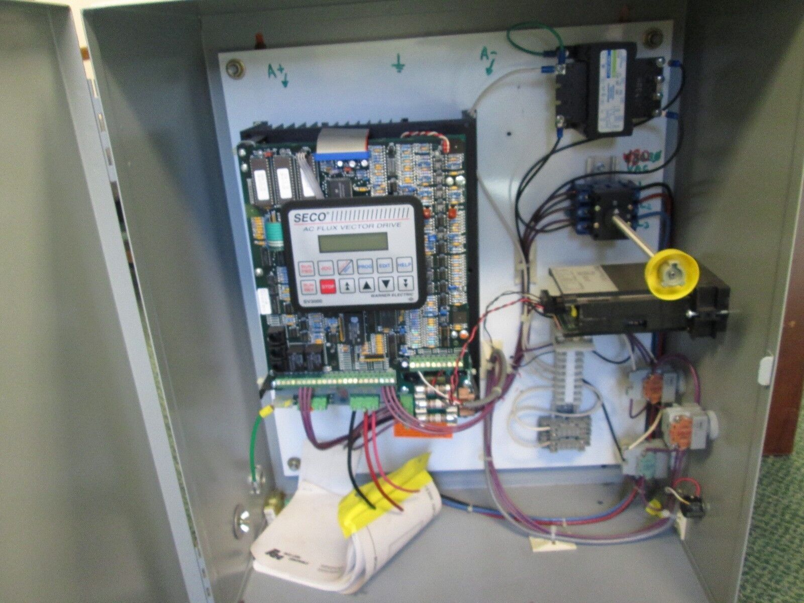 SECO SV3000 AC Drive 4.3KVA Red Lion Controls IMD1 Nema 1 Enclosure Used