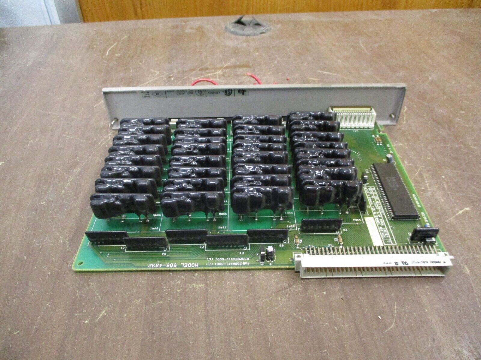 Siemens Output Module 505-4832 110-220VAC Used
