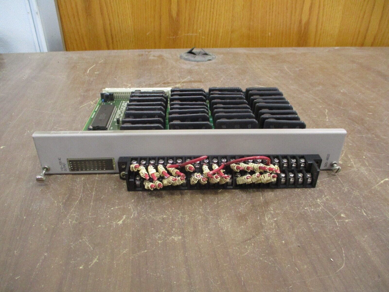 Siemens Output Module 505-4832 110-220VAC Used