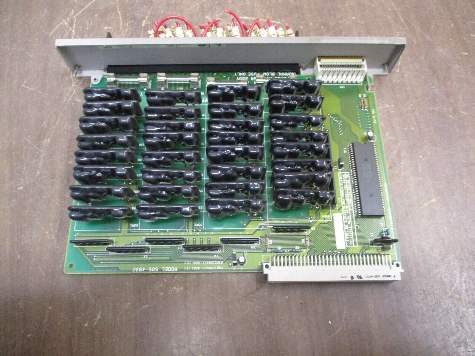 Siemens Output Module 505-4832 110-220VAC Used