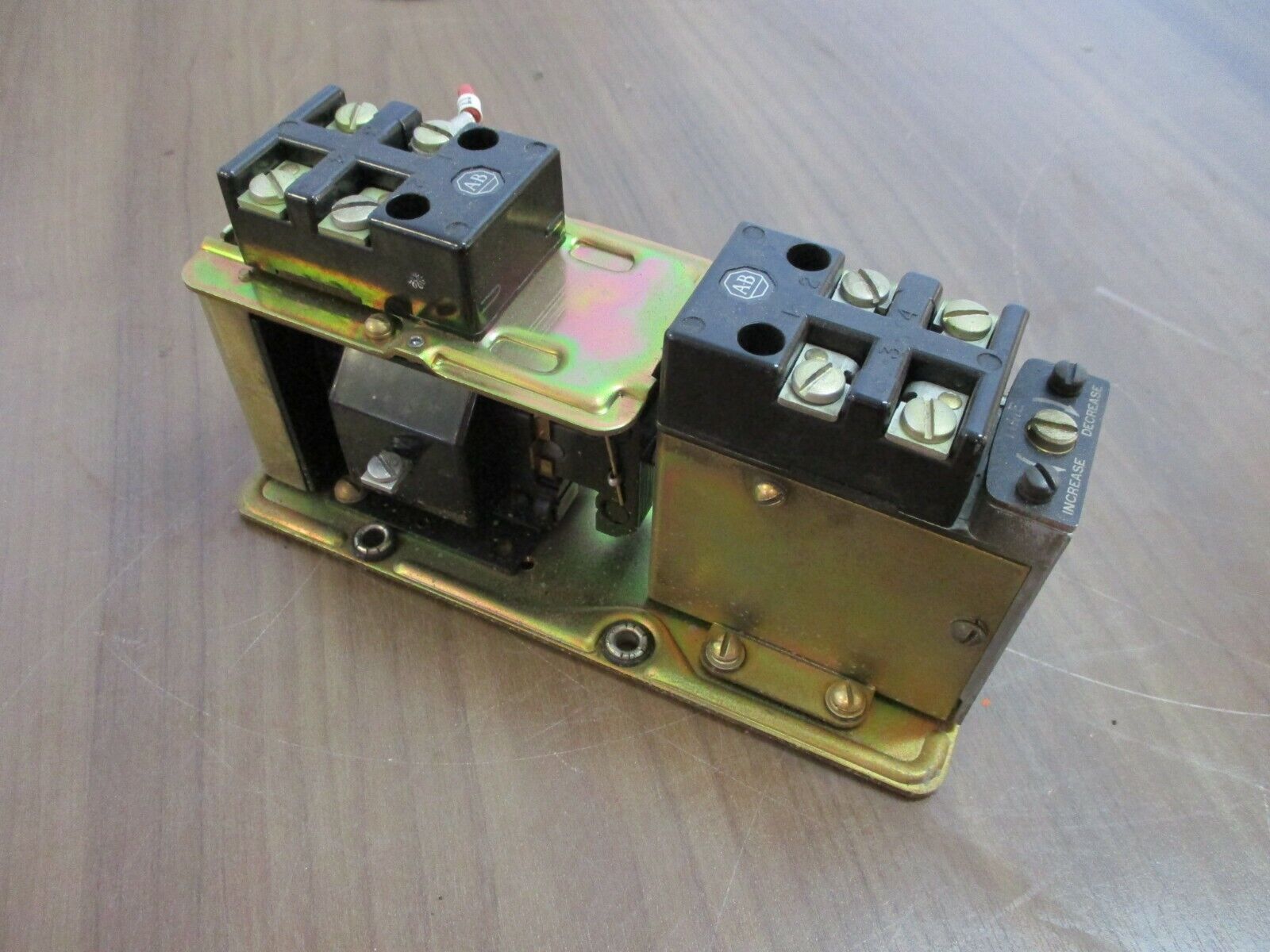 Allen-Bradley, Pneumatic Timing Relay, part #:849-ZOD321, Ser.B, 120V coil, used