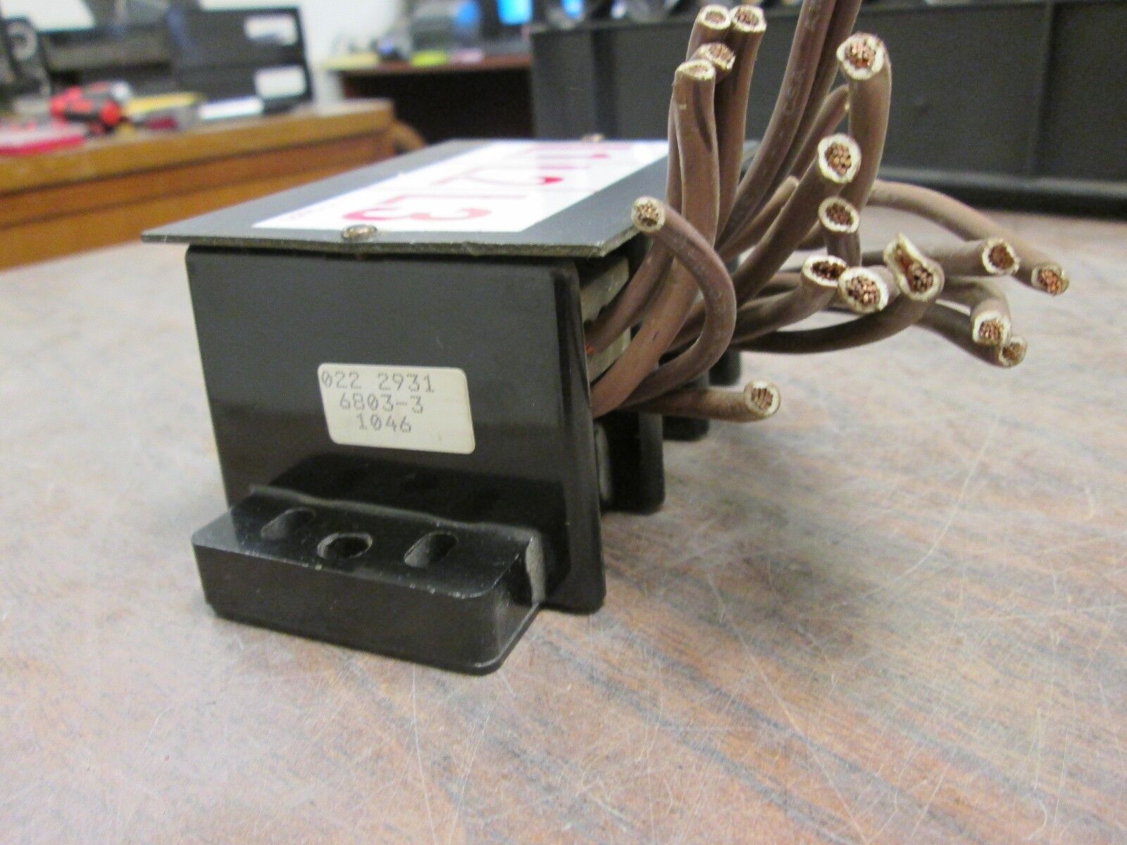 USD Power Distribution Block 16021 / 13064 175A 600V 3P Used