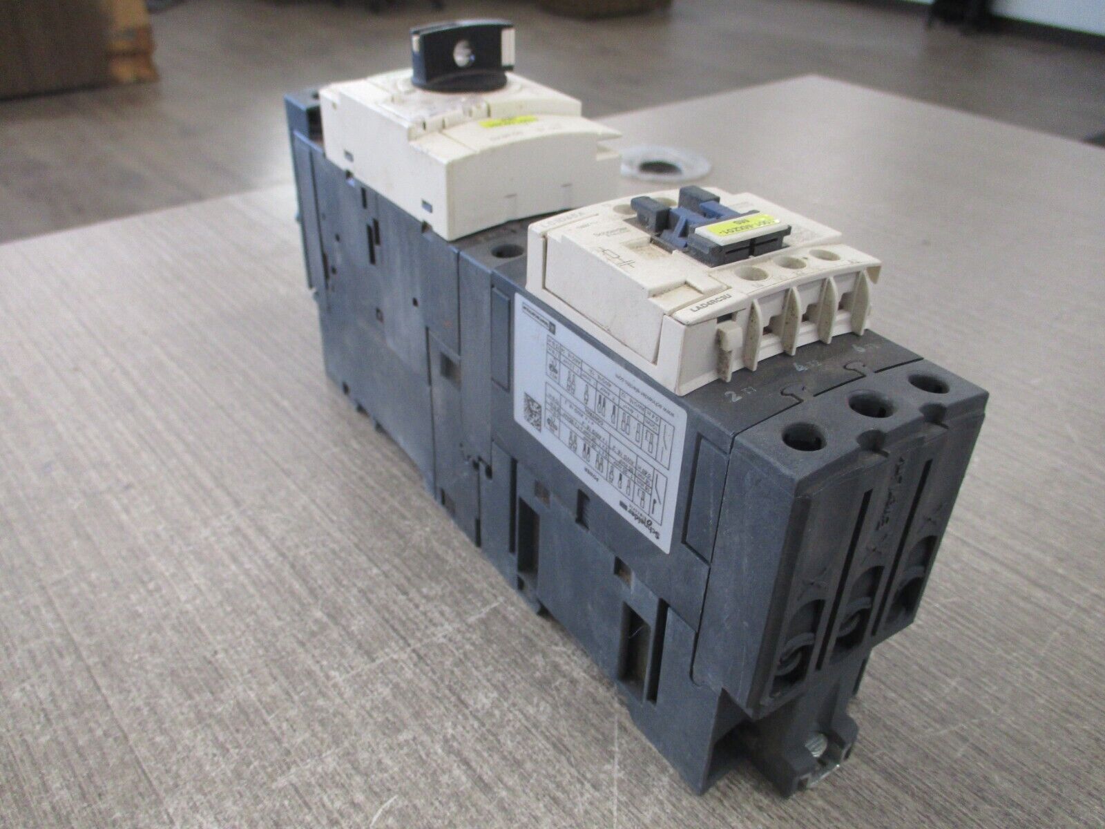 Schneider Electric Starter LC1D65A/GV3P 50 Trip : 37-50A 110-240V Coil Used