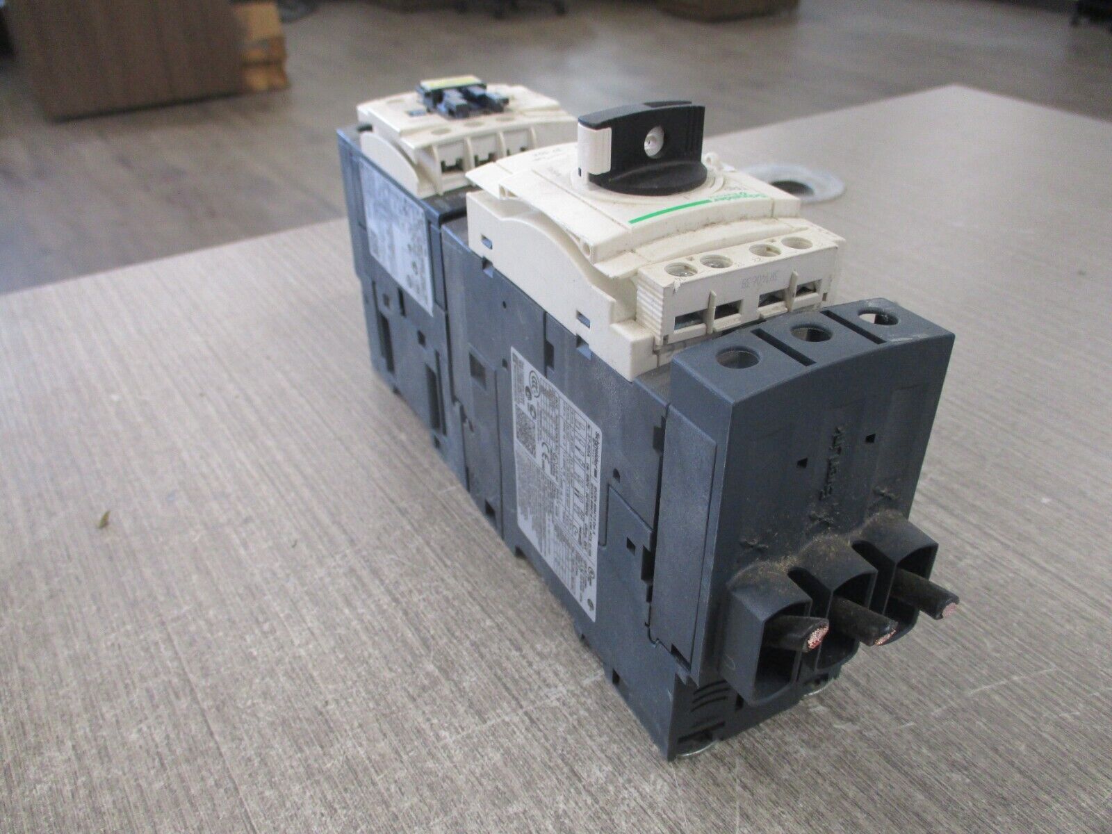 Schneider Electric Starter LC1D65A/GV3P 50 Trip : 37-50A 110-240V Coil Used