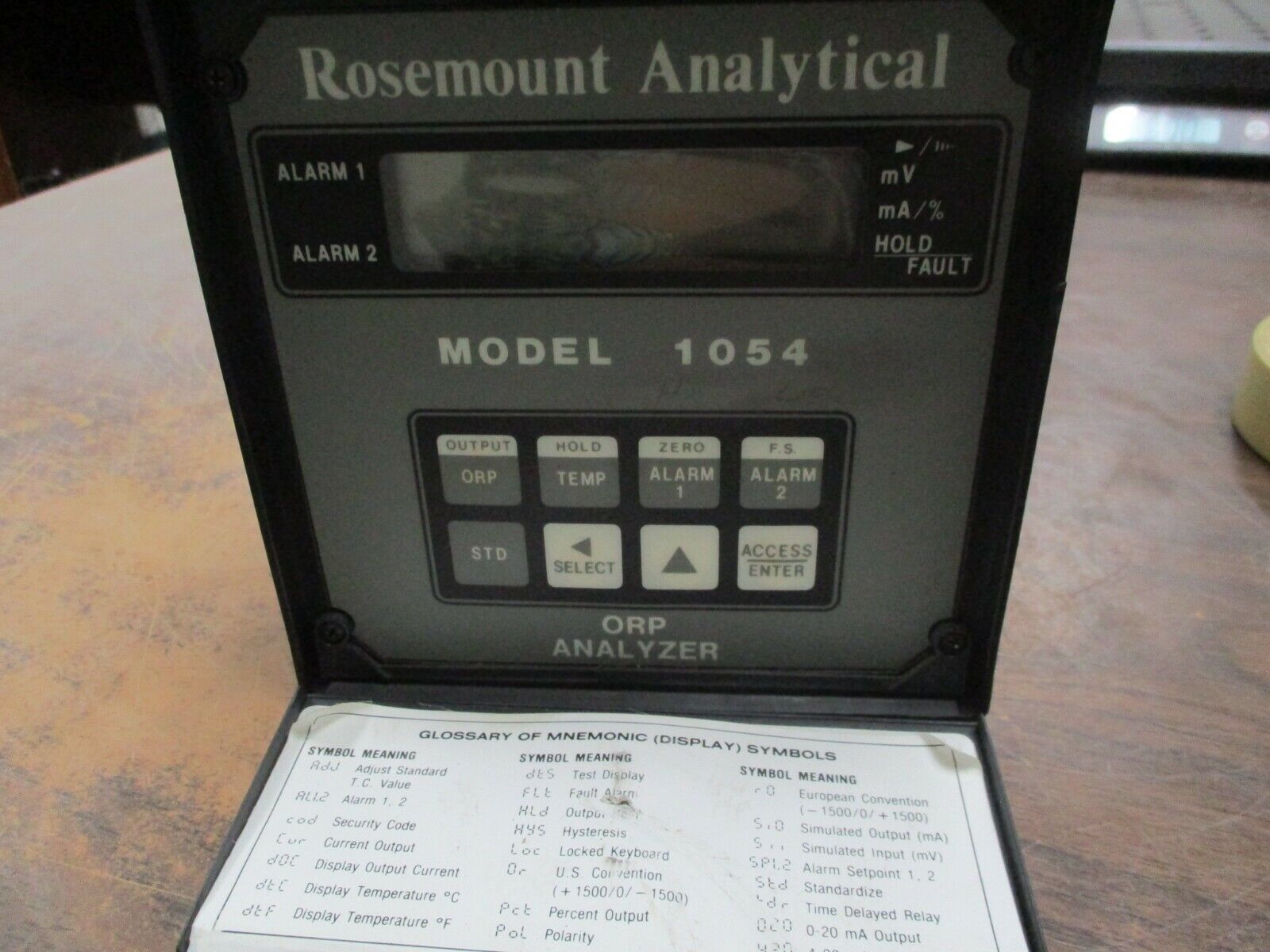 Rosemount Analytical Uniloc ORP Analyzer 1054OR 115VAC 0.100A *Broken Case* Used