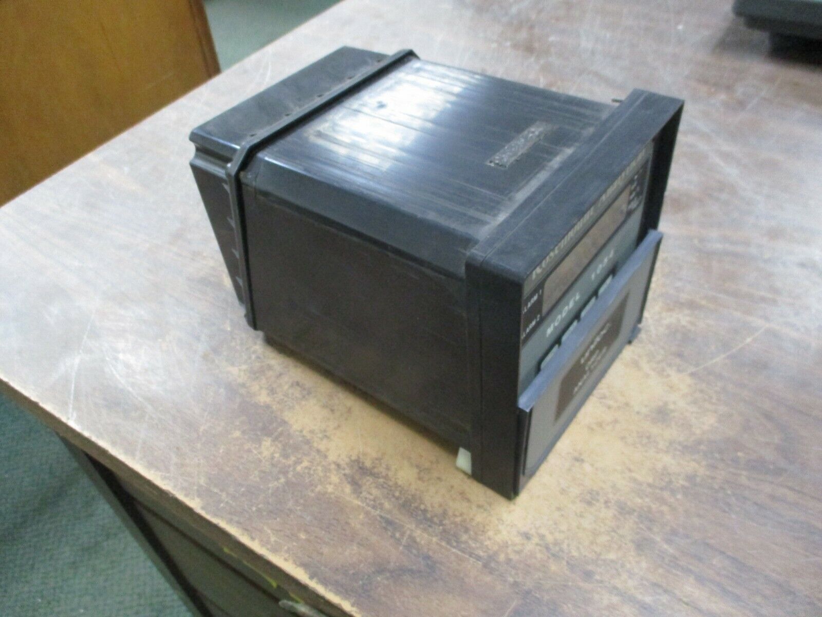 Rosemount Analytical Uniloc ORP Analyzer 1054OR 115VAC 0.100A *Broken Case* Used