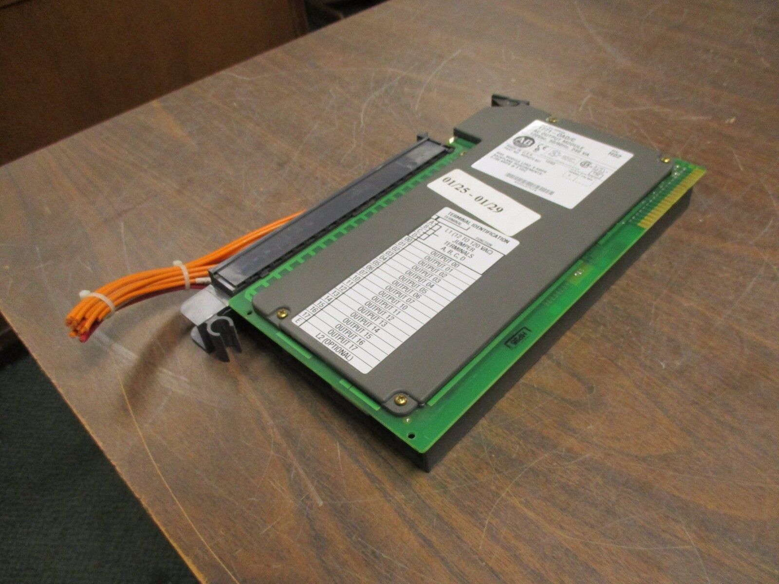 Allen-Bradley AC Output Module 1771-OAD/C 120V 50/60Hz 240VA Rev: H02 Used