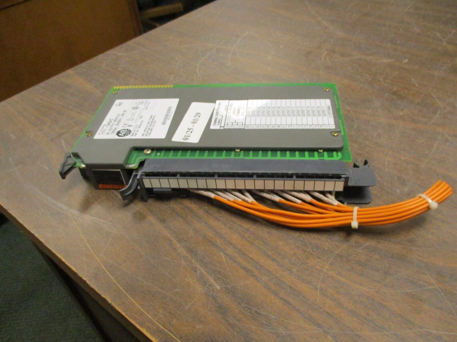 Allen-Bradley AC Output Module 1771-OAD/C 120V 50/60Hz 240VA Rev: H02 Used