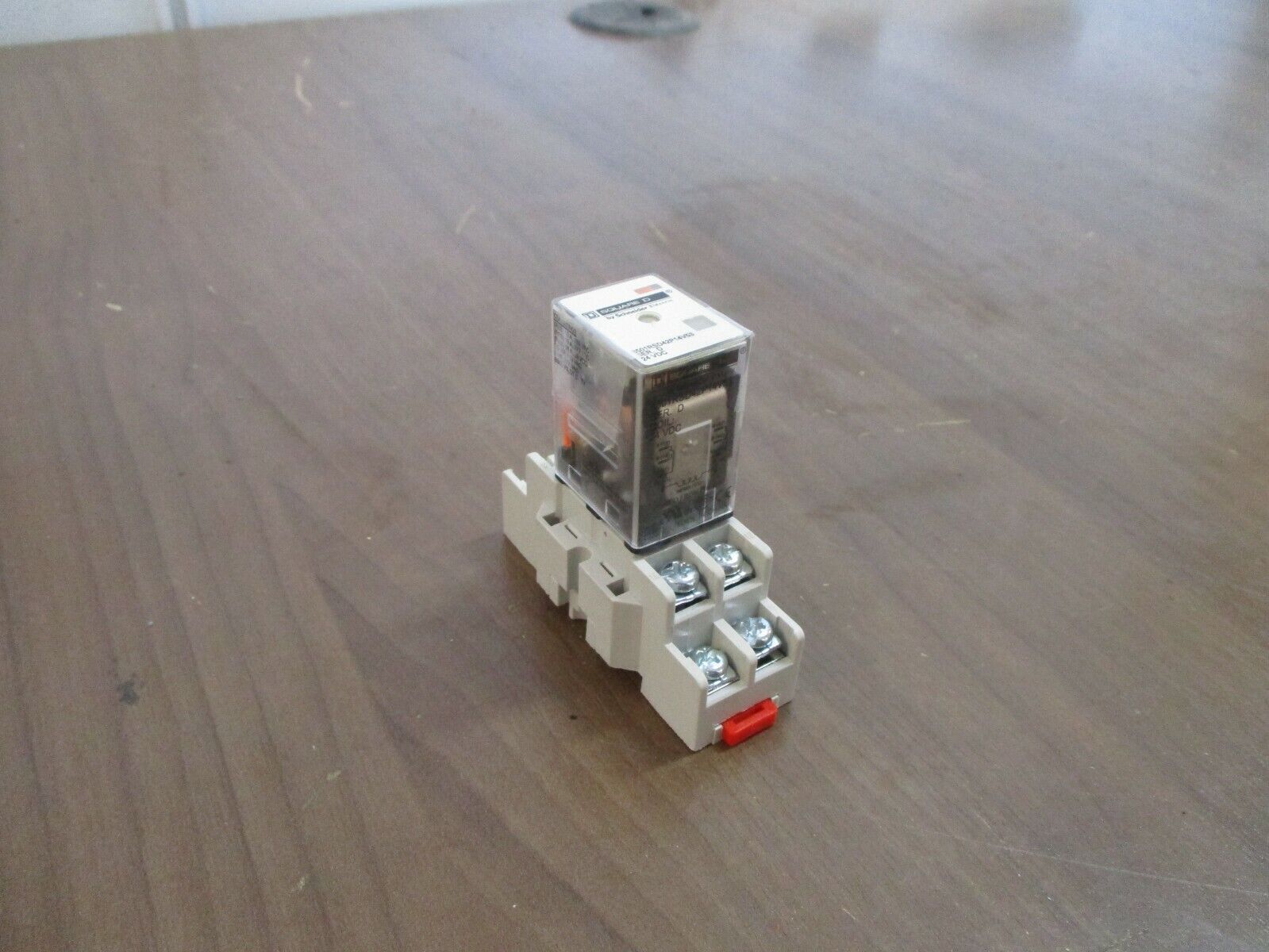 Square D Relay 8501RSD42P14V53 Ser. D 24VDC w/ Base Used