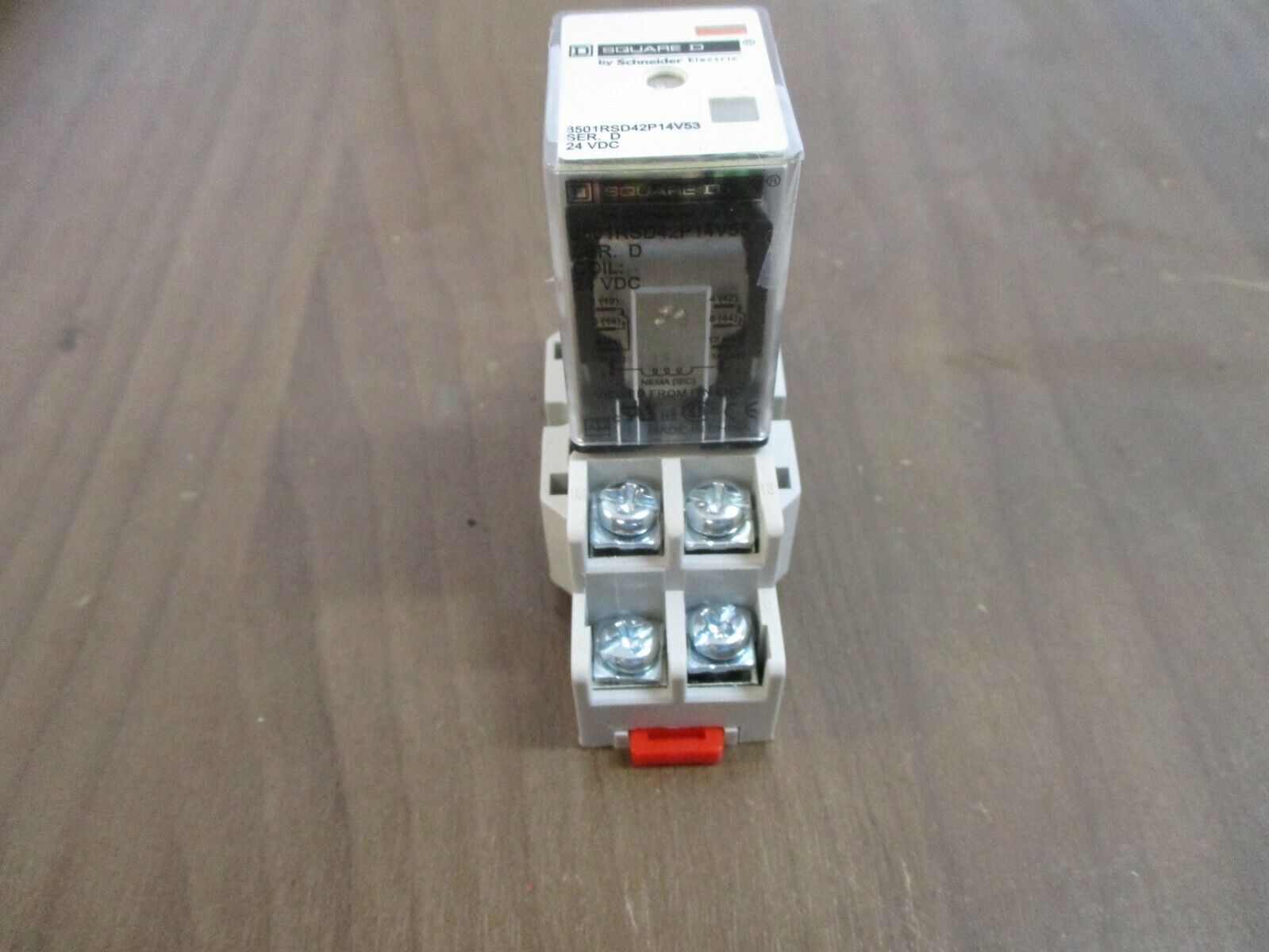 Square D Relay 8501RSD42P14V53 Ser. D 24VDC w/ Base Used