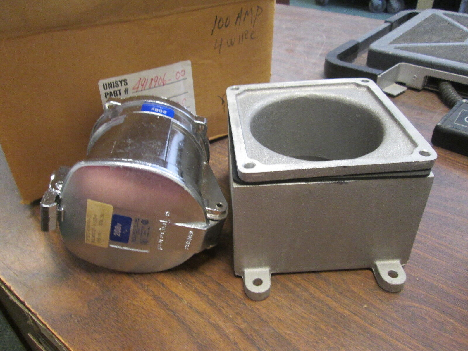 Meltric Receptacle w/ Base 37-90163-S 100A 600V New Surplus