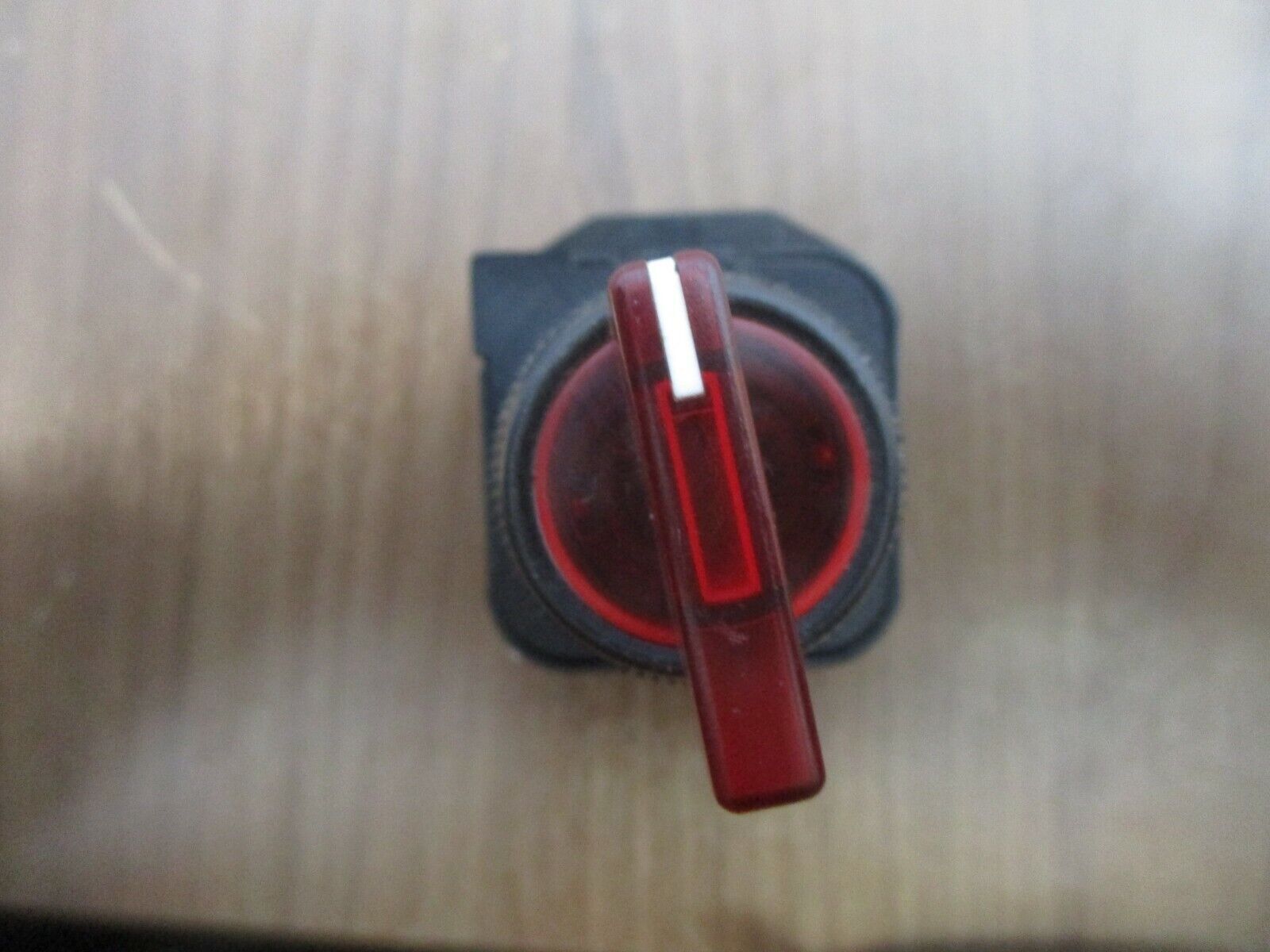 Allen-Bradley Illuminated Selector Switch 800H-16HRG17KB6AX Ser. F 120V 50/60Hz