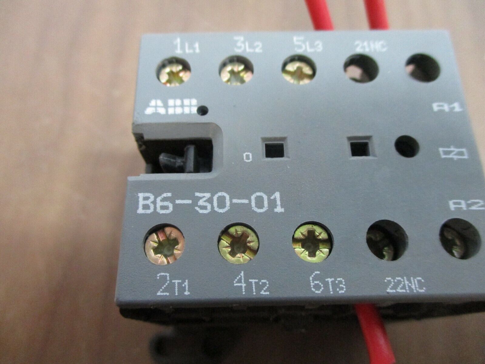 ABB Contactor B6-30-01 Coil: 110-127V 40-450Hz 12A 300V Used