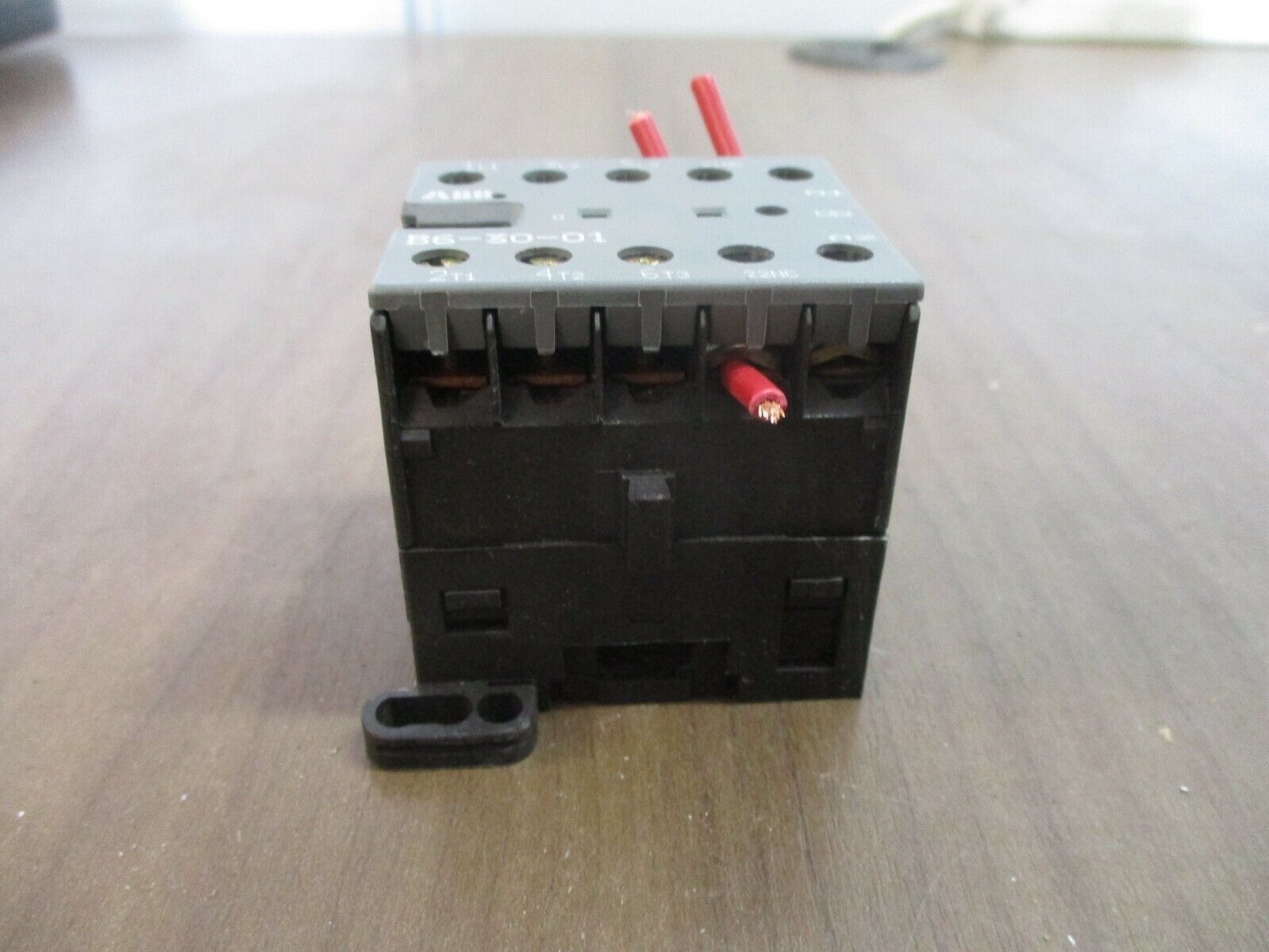 ABB Contactor B6-30-01 Coil: 110-127V 40-450Hz 12A 300V Used
