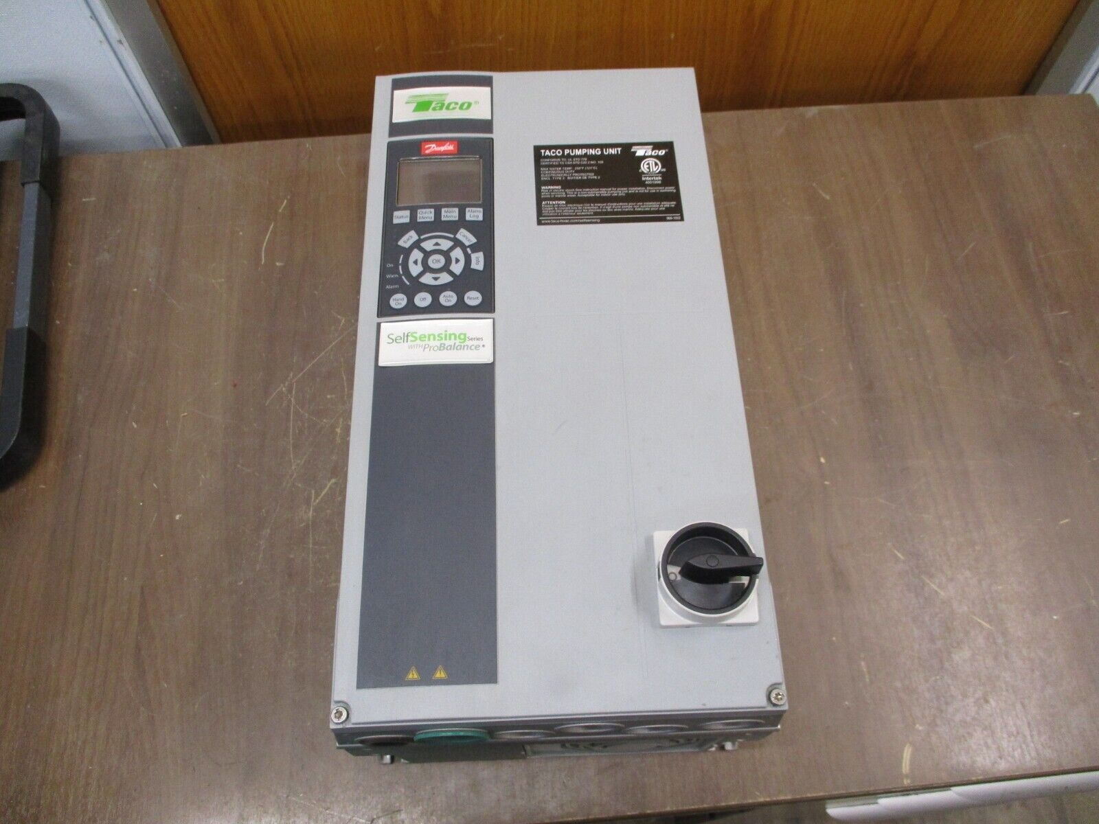 Danfoss VLT AC Drive 131Z0832 3HP 3Ph Output: 3x0-Vin 0-590Hz 4.8A w/ Keypad